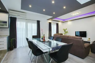 Image de Appartement de deux chambres prés de la plage Arbanija, Ciovo (A-1122-b)