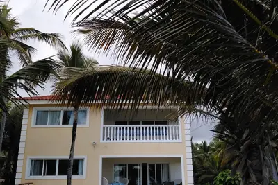 Image de House and Sea