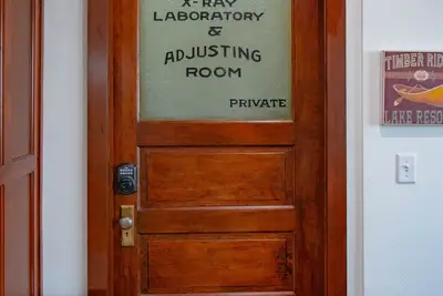 Image de Historic 1890s Rexburg Loft - 2 Q, 1 K Laundry, 2 blocks to Byui, Clean & Fun!