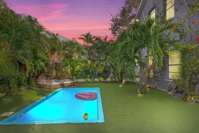 Image de Mr Purple House | Pool+Hot Tub | Little Havana