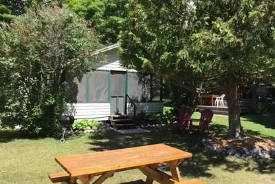 Image de Loon's Nest Cabin - Les Cheneaux Landing