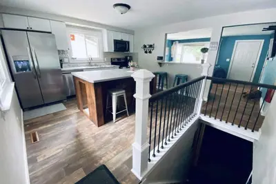 Image de Family fun House - large fenced in backyard, Theater, Bean bag Lounge