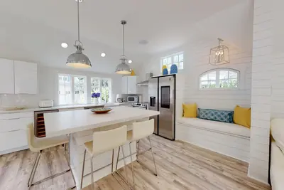 Image de Swedish Blue and Yellow house new 2021! Just over a block to harbor and Main St