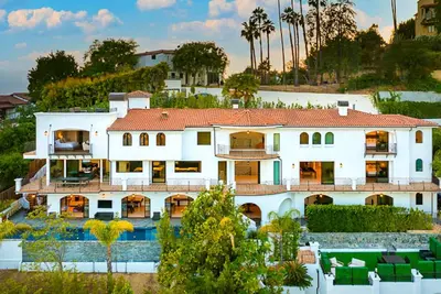 Image de Luxury Resort Style Hollywood Hills Villa