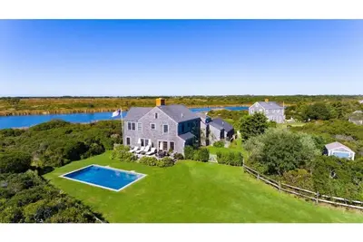 Image de Luxury home with pool, water views & walk to beach