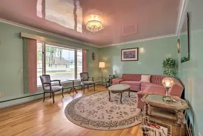 Image de Nostalgic & Retro Anaconda Home, Walk to Town