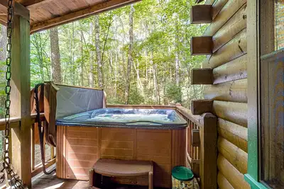 Image de Woodland cabin with private hot tub, fireplace, firepit & Ac - dog-friendly
