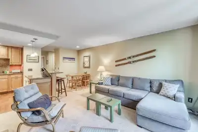 Image de Ski-In/Ski-Out Second-Floor Condo w/ Free WiFi, Mountain Views, & a Shared Pool