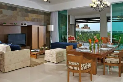 Image de Confirmed Christmas & New Years Weeks 2 Bdrm Grd Lux Mstr Villa 8 adults +2 kids