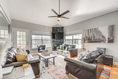 Image de Marina Views & Cozy Sunroom: Condo in Branson!