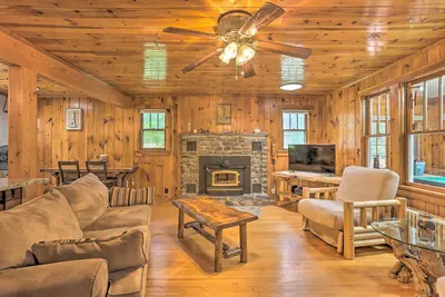 Image de Steps to Lake: Tafton Cottage w/ Fire Pit & Grill