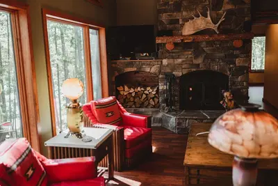Image de Red Cloud Point Retreat - Luxe Peninsula Escape on Lake Mohawksin