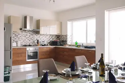 Image de Modern 3 bedroom with A/C apartment