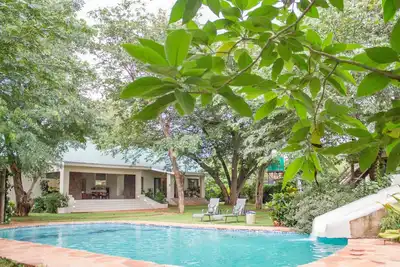 Image de Spacious Home, Pool, Games Room In the ❤ Victoria Falls