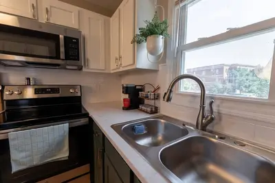 Image de The  Cardinal Nest A Cozy Cottage on Historic Main Street; Pet Friendly