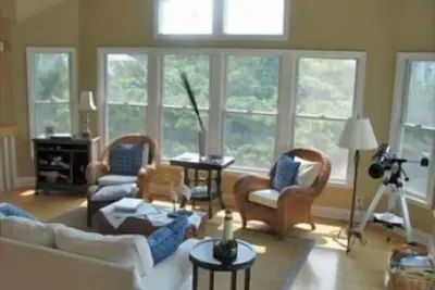 Image de Vacation just steps to the gorgeous sands of Cape May Point beach in a home with two master suites.