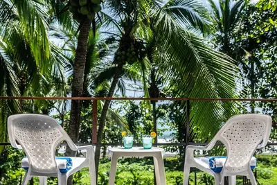 Image de Beachfront & Ocean View Second Floor.