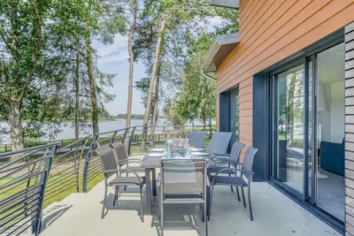 Image de Les Roseaux - Vue sur le lac avec jacuzzi