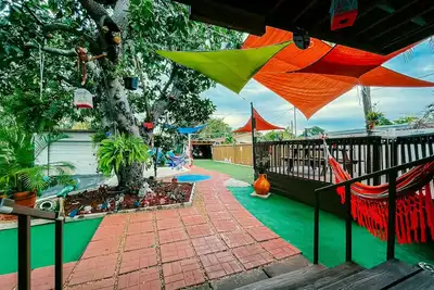 Image de Hammocks & Mini-Golf! 10 mins from Beach! King Bed!