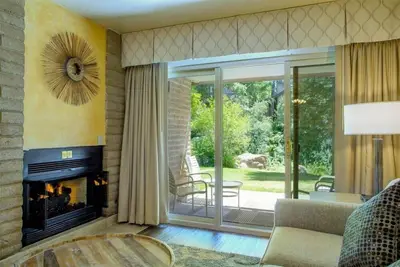 Image de Condo 1 chambre à couper le souffle avec aire de jeux et piscines intérieure/extérieure