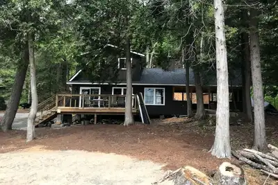 Image de A Hidden Gem with Sandy Shore Memories and Island Views.