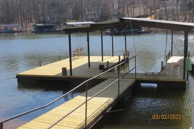 Image de Lakefront Retreat! <br>Escape To Lake Hartwell in this lakeside cottage!