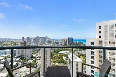 Image de Gorgeous Luxury High Floor Unit with Stunning Ocean Views at Allure Waikiki