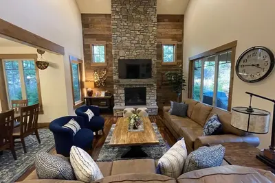 Image de Suncadia WellAppointed GameRoom Sleeps 12 FirePit HotTub Fireplace FreeBikes