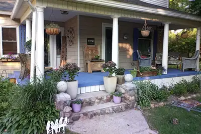 Image de Upper 3 rm. studio B&B steps from beach & farm markt/shop'g. ; dogs ok w/fee.