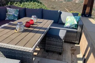 Image de Acres of Bliss - A hillside getaway