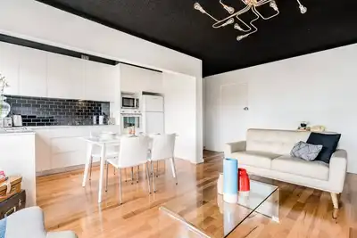 Image de Renovated Retro Apartment Near Harbour Front Walks