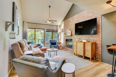 Image de Indoor Pool Access & Deck: Galena Family Getaway!