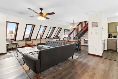 Image de Newly renovated 2024. . . Leatherbark 308a