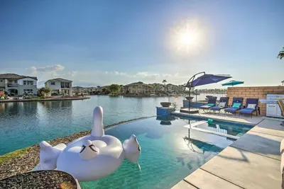 Image de Lakefront Luxury-Tiffany Villa / House w/ Private Pool & Spa