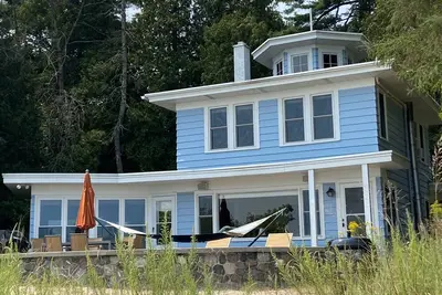 Image de Rustic 3br cottage on beach, 40 min from downtown Milwaukee.