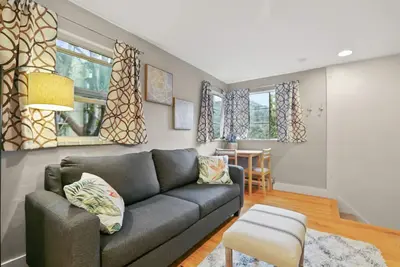 Image de Beautiful Carriage House - Near Botanical Gardens-On site parking