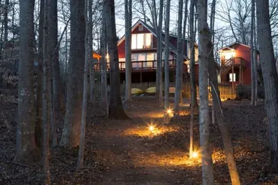 Image de House on Lake Lanier with Dock Inside Chestatee Golf Club. Pet friendly!