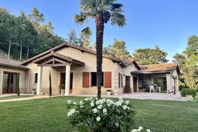 Image de Gîte des Collines à Mirmande classé 4****, maison avec piscine chauffée.