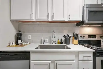 Image de Midtown Modern Sleep Easy