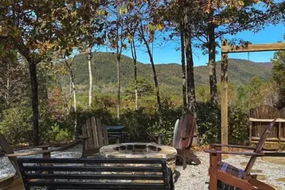 Image de Hutch Mountain- This beautiful log cabin is one you will never want to leave!