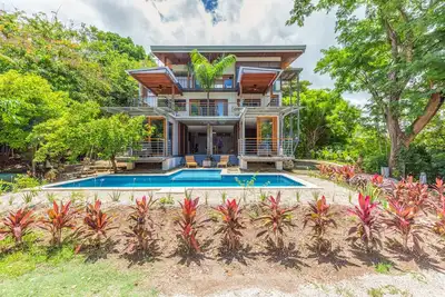 Image de Eco-friendly Casa with jungle views, walking distance to beach