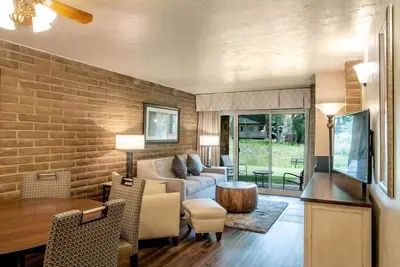 Image de Condo lumineux et ensoleillé 2 chambres avec jacuzzi et piscine