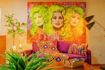 Image de Psychedelic @ Dollys Drive * Wifi Grill Woods Mtns