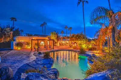 Tranquil Acre Oasis, Waterslide Heated Pool, Firepit, Spacious Backyard Estate