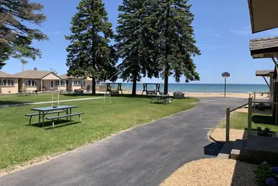 Image de Cottage Cove · Lake Huron Beach Cottage No. 2