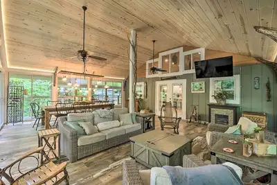 Image de Hiawassee Getaway w/ Hot Tub, Deck & Lake Access!