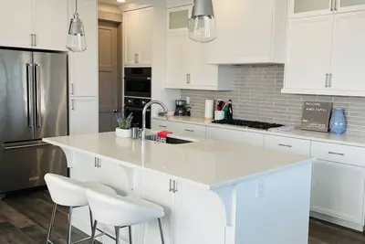 Image de Brand New Bright & Cheerful Home in Harris Ranch