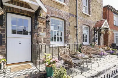 Image de 3 Canalside Cottages, pet friendly in Roade