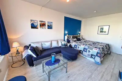 Image de Renovated and cozy studio apartment for 2 people on the 4th floor.