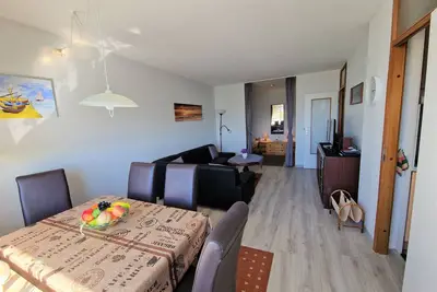 Image de Bright and friendly apartment on the 3rd floor with balcony facing south/west.
